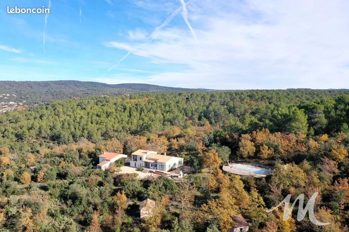 Propriété 10 pièces 235 m²