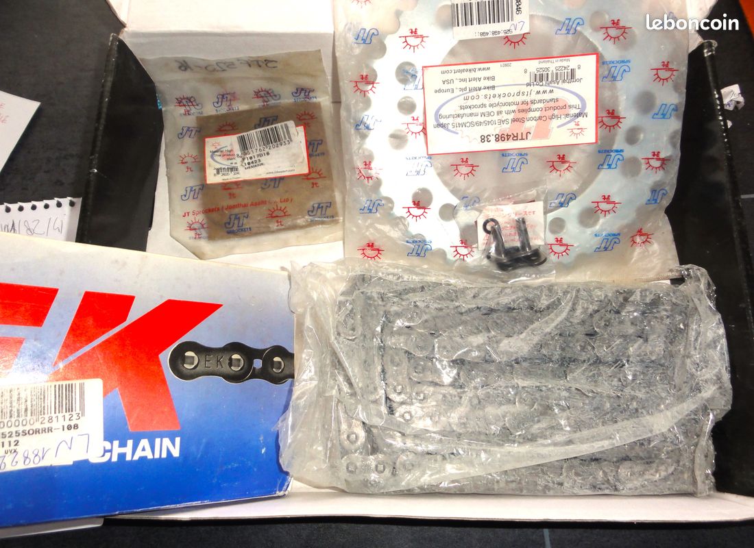 Kit chaine KAWASAKI ZR 7 ZR7 S et ou kit plaquettes Avant x4 + Arriérex2 (image 1)