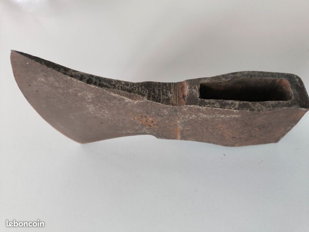Ancienne tête de hache (image 2)