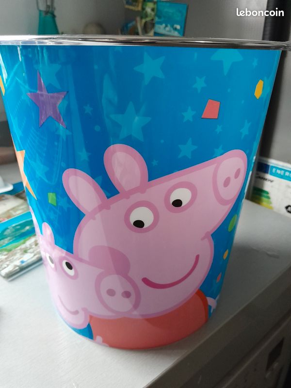 Poubelle pepa pig pour enfant en très bon etat (image 1)