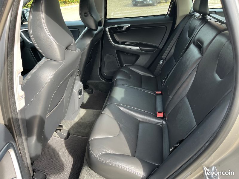 Volvo XC60 D4 AWD 181CH START&STOP MOMENTUM (image 4)