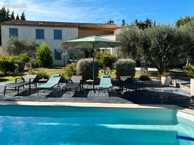 Maison 10 pièces 288 m² · à Noves · 288 m² · 910 000 €