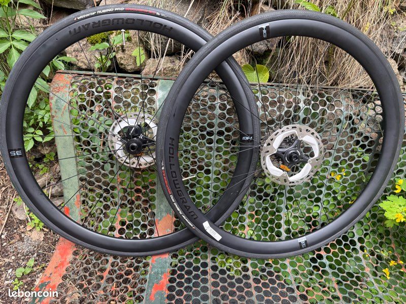 Roues hologramme 35 mm carbone neuve 0km (image 2)