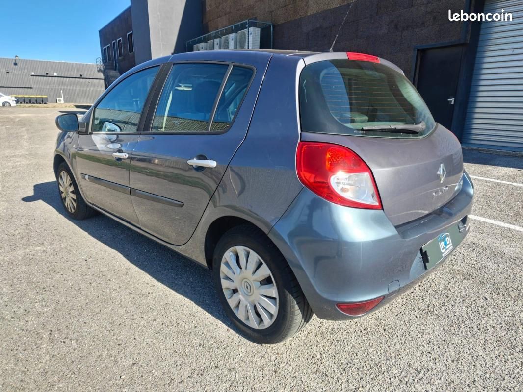 Renault Clio III 1.5 dCi 85ch Business Eco² 98g 5p Entretien à jour (image 7)