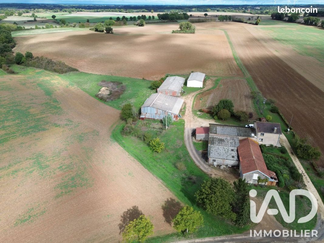 Maison 6 pièces 124 m² · à Sommières-du-Clain · 124 m² · 440 000 €