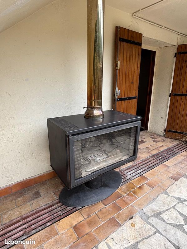 Poêle à bois Invicta panoramique 12kW sur pied (image 3)