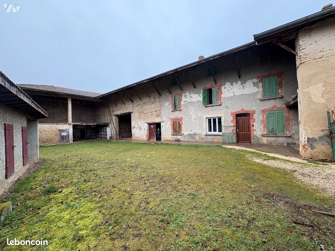 Maison 6 pièces 166 m² · à Viriville · 166 m² · 190 000 €