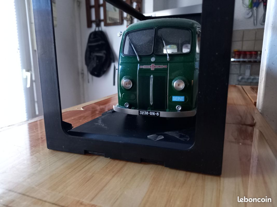 CHENARD & WALCKER Type CHV Fourgon 1946 1:18è (image 1)