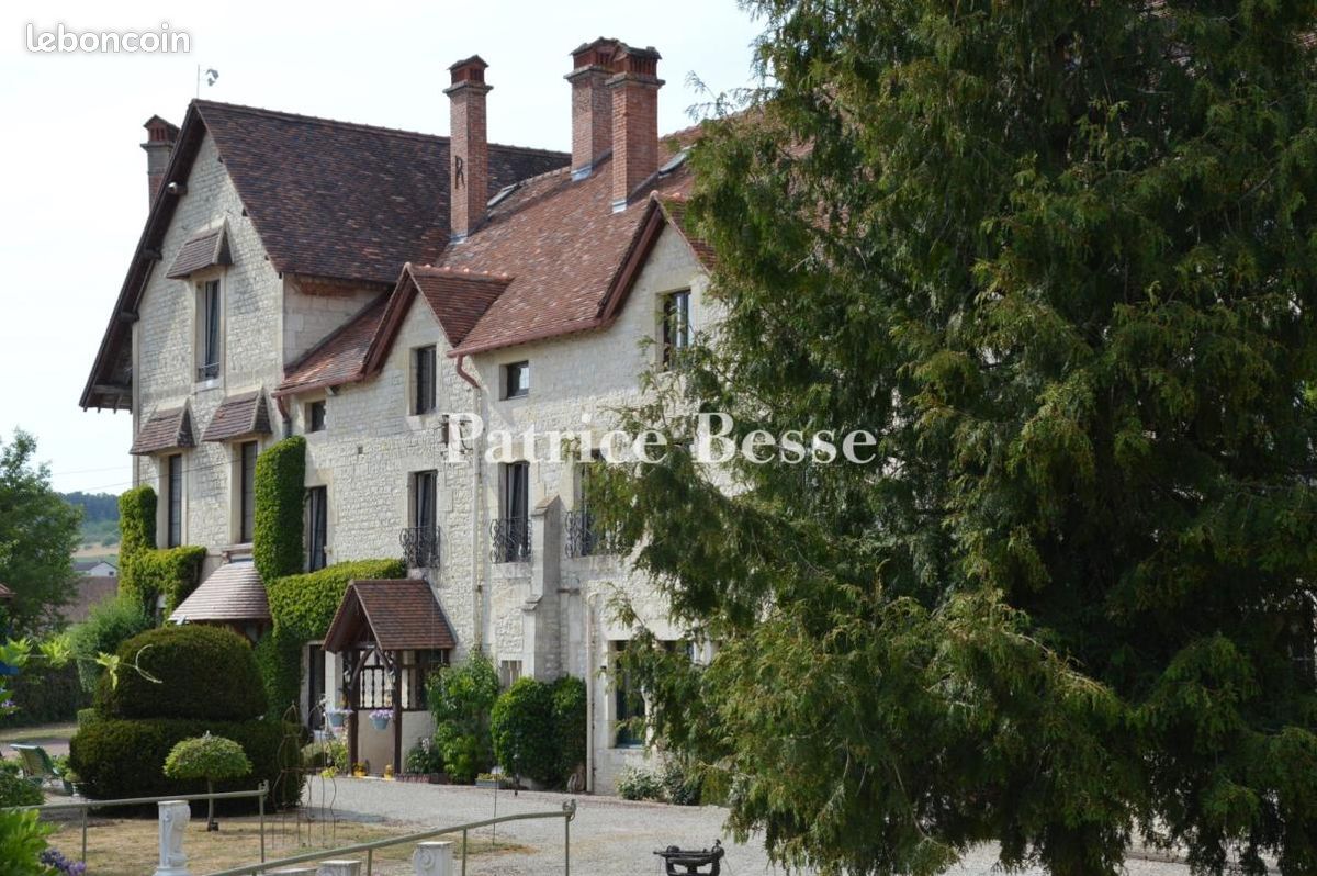 Maison 20 pièces 1700 m² · à Chaumont · 1 700 m² · 1 190 000 €