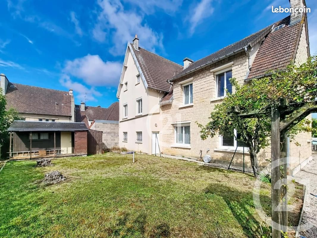 Maison 9 pièces 162 m² · à Saint-Martin-de-May · 162 m² · 367 500 €