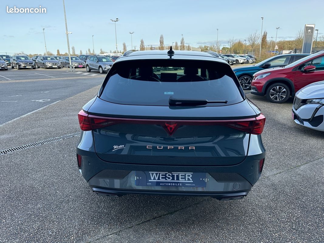 Cupra LEON ST 1.5 ETSI HYBRID 150CH V DSG7 (image 4)