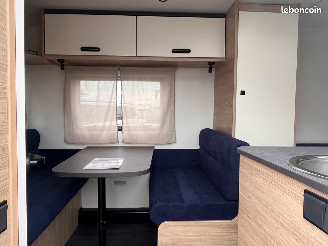 Caravane Rigide CARAVELAIR ALBA 390 - Lit Transversal (image 4)