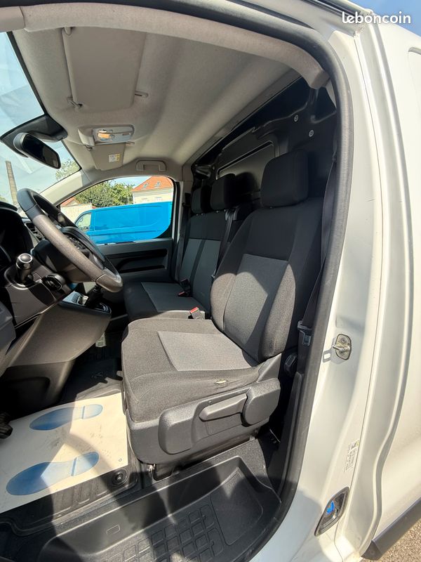 Peugeot Expert Premium L1H1 115 CH BVM6 Régul et limiteur de vitesse / Clim / Aide au stationnement AR / porte latéral électrique (image 5)