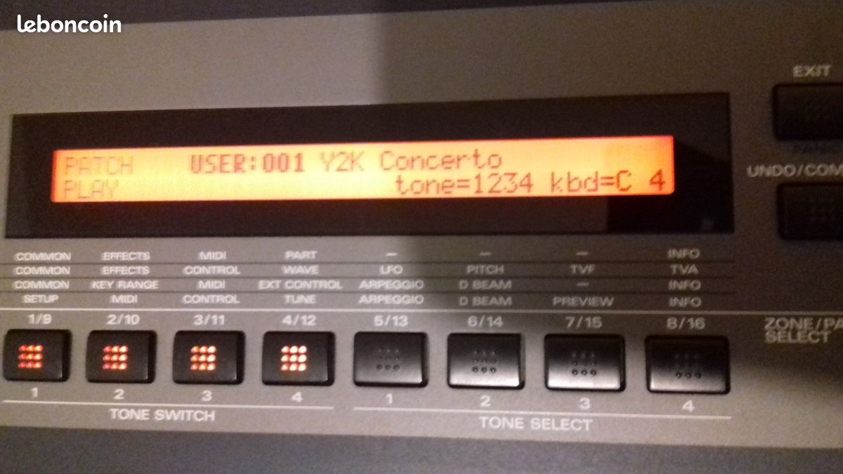 Roland XV-88 Piano Clavier + 4 cartes extension (image 2)
