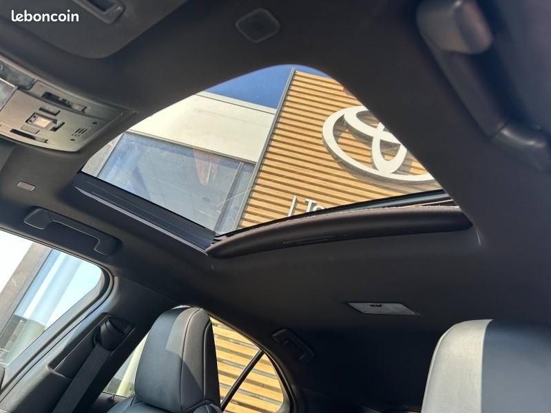 Lexus UX 250h Executive 2WD (image 40)