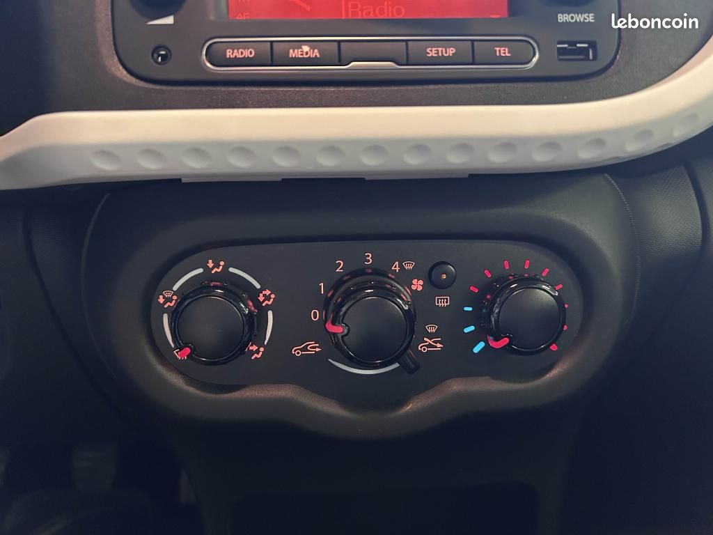 RENAULT TWINGO III 1.0 Sce 65ch LIFE phase 2 (Bluetooth + support tel) (image 13)
