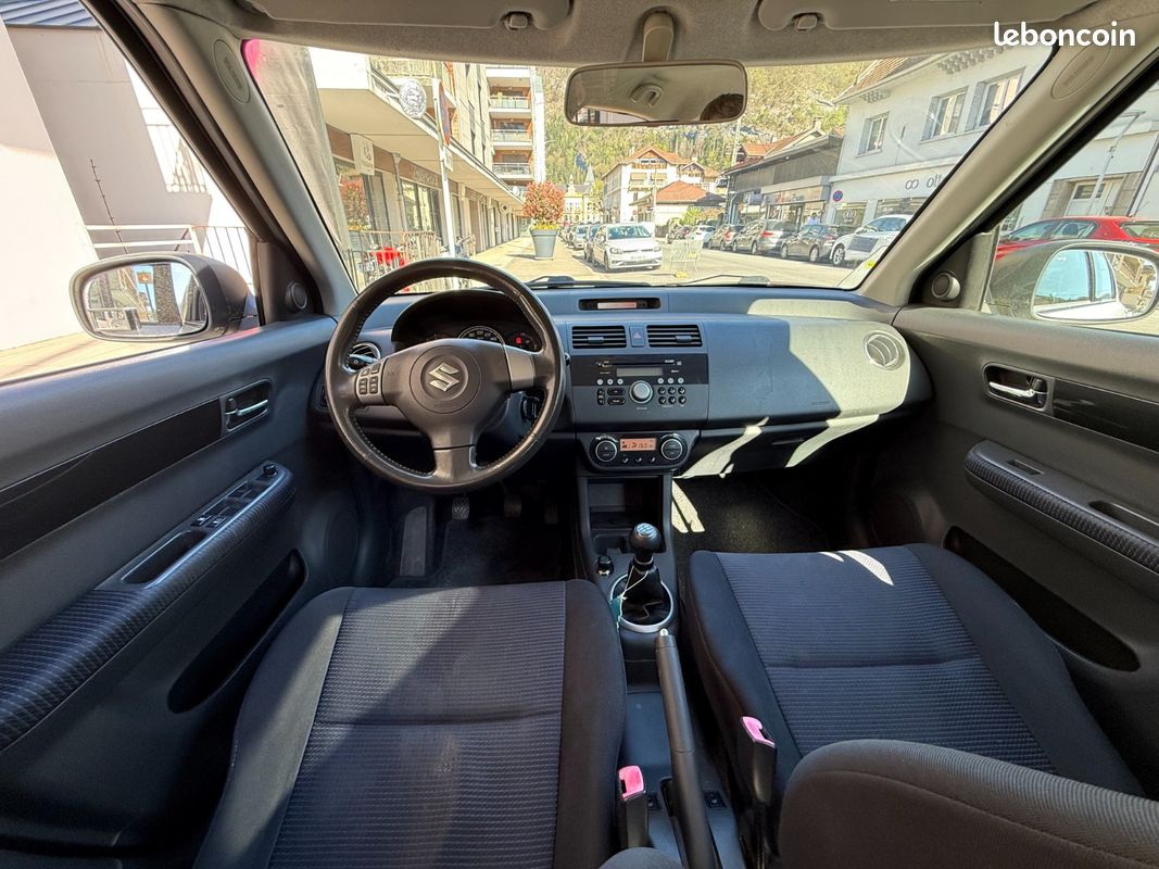 SUZUKI SWIFT 1.3 GLX 4x4 (image 12)