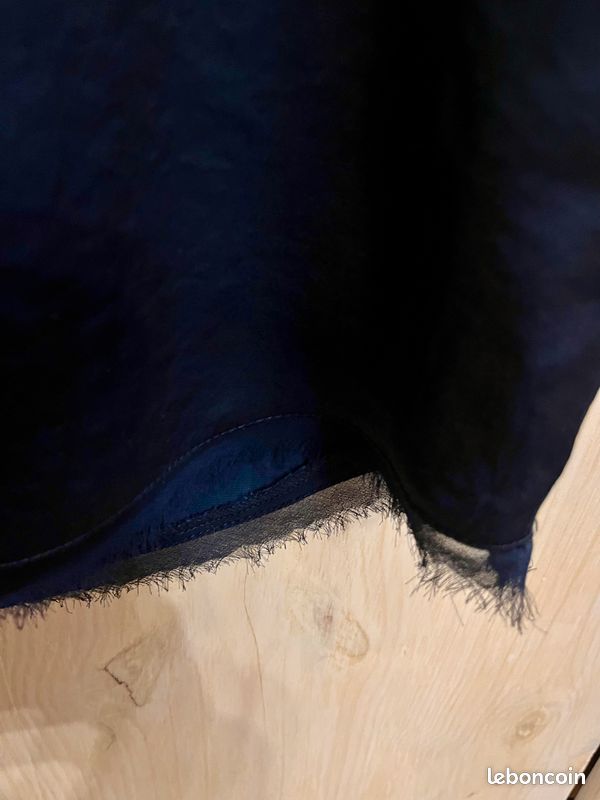 Blouse femme bleu nuit effet soie (image 4)