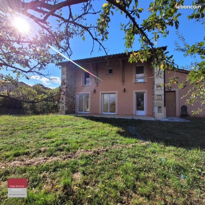 Maison 4 pièces 88 m² · à Fleurie · 88 m² · 1 060 €/mois
