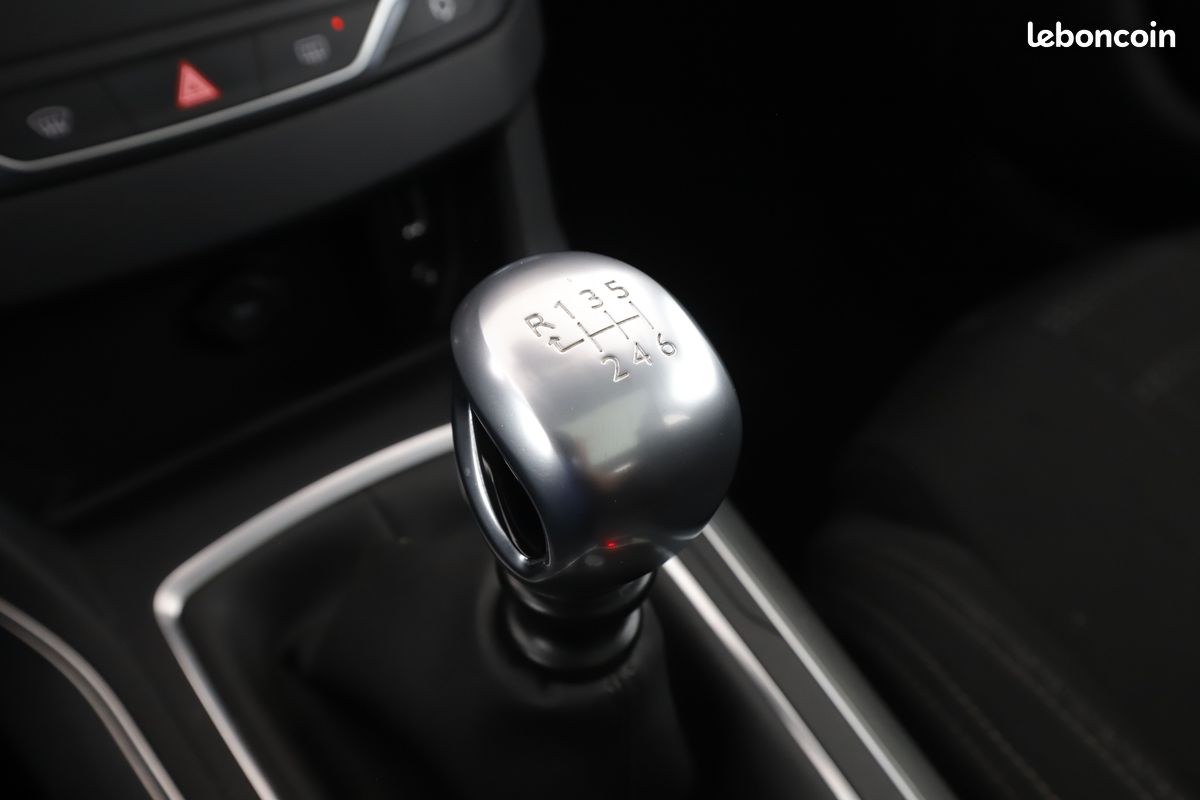 Peugeot 308 1.2 PureTech Allure 130 ch (image 23)