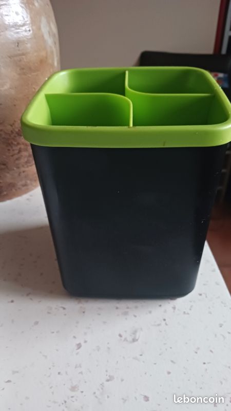 Lot petite cloche à fromage et range ustensiles Tupperware (image 4)