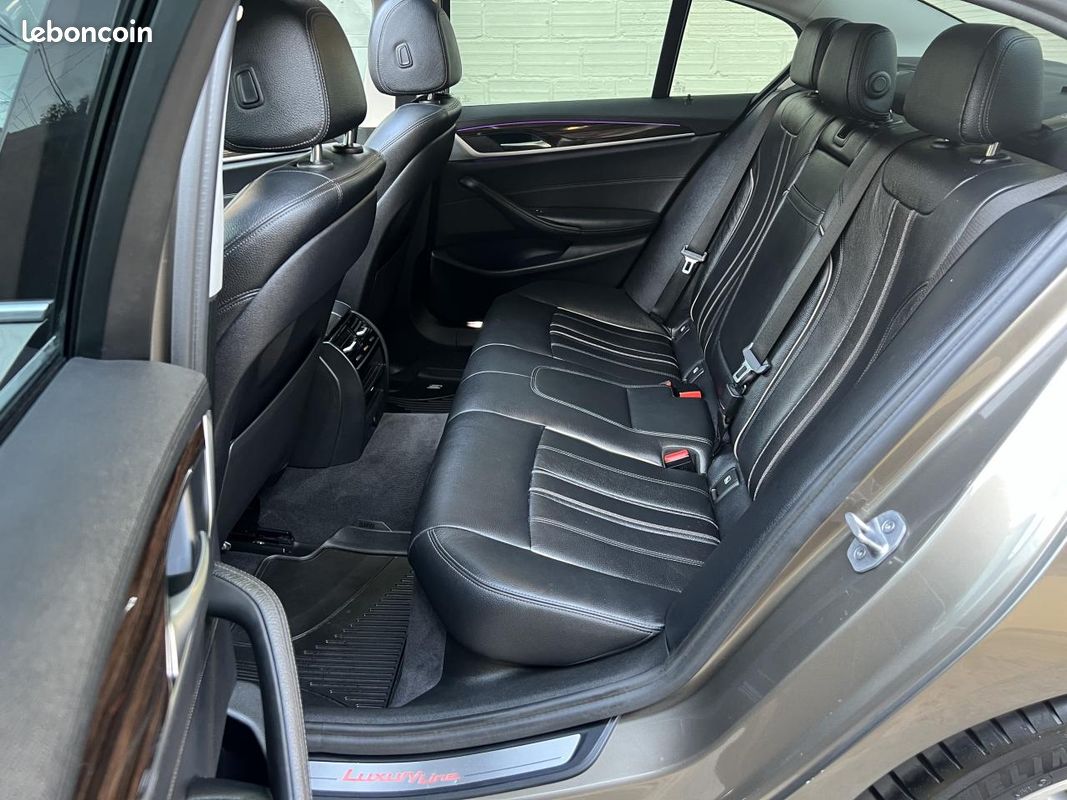 BMW SERIE 5 530d xDrive - BVA Sport Steptronic BERLINE G30 F90 Luxury PHASE 1 (image 9)