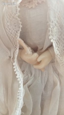 POUPEE ANCIENNE EN CIRE - COMMUNIANTE SUR BOITE DE DRAGEES - eBay