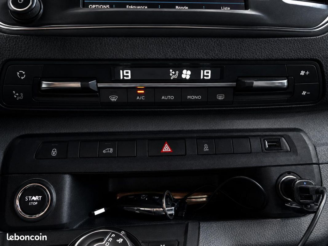 PEUGEOT EXPERT Compact 2.0 BlueHDi - 180 S&S - BV EAT6 III FOURGON Fourgon Premium Pack PHASE 1 (image 13)