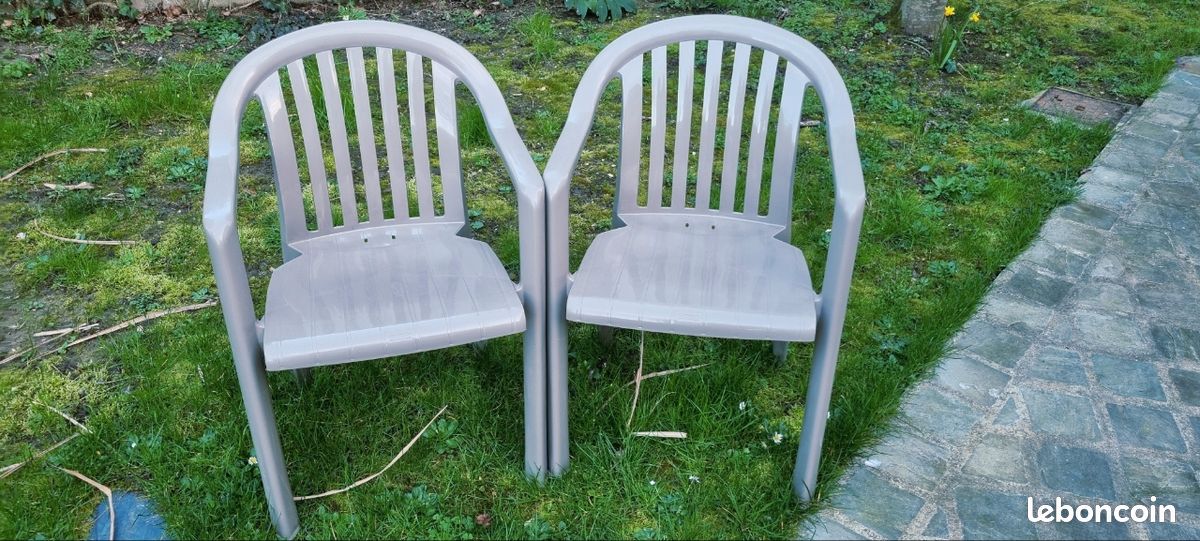 Lot 2 chaises grofillex (image 1)