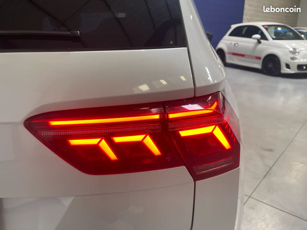 VOLKSWAGEN Tiguan 2.0 TDI 150ch R-Line - 2022 - CarPlay - Virtual cockpit - Led d'ambiance - Boîte auto (image 20)