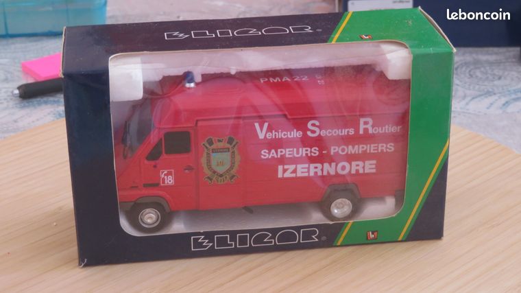 RENAULT B 120 Pompiers interventions subaquatiques réf: 111973 Eligor 1/43