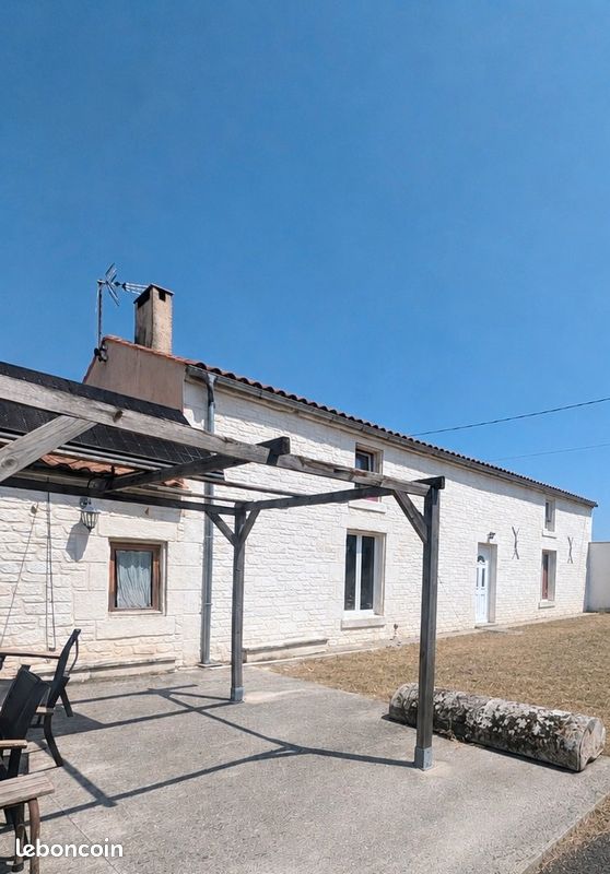 Maison 7 pièces 193 m² · à La Ronde · 193 m² · 325 000 €