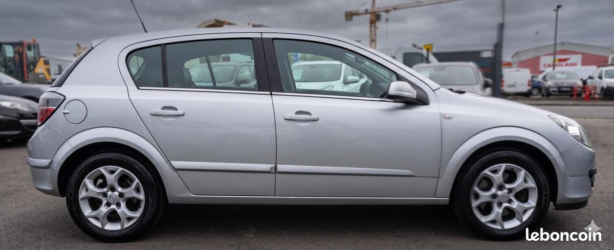 Opel Astra 1.9 CDTI 120 Cosmo (image 4)