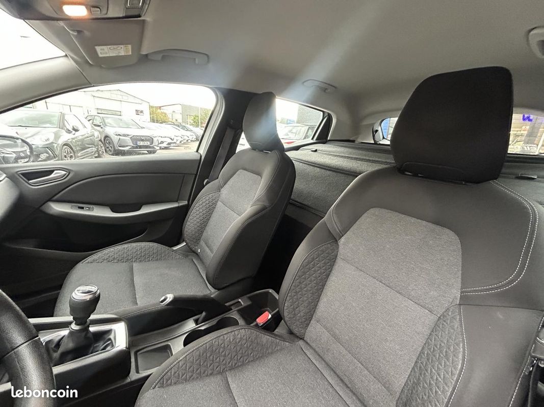 RENAULT CLIO SOCIETE 1.5 BluedCi 85 Air Nav (image 6)
