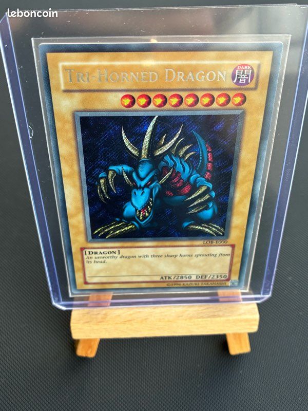 Tri-Horned Dragon - LOB-E000 - Secret Rare (image 2)