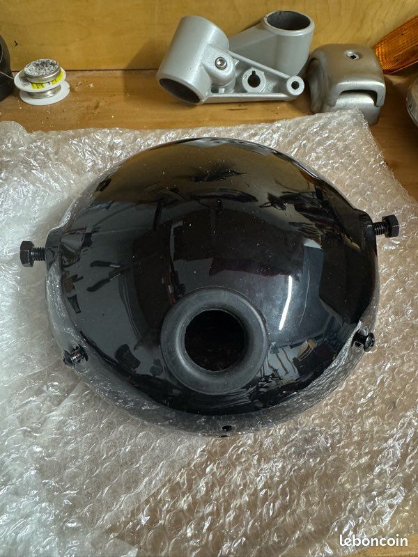 Cuvelage plat phare avant (image 1)