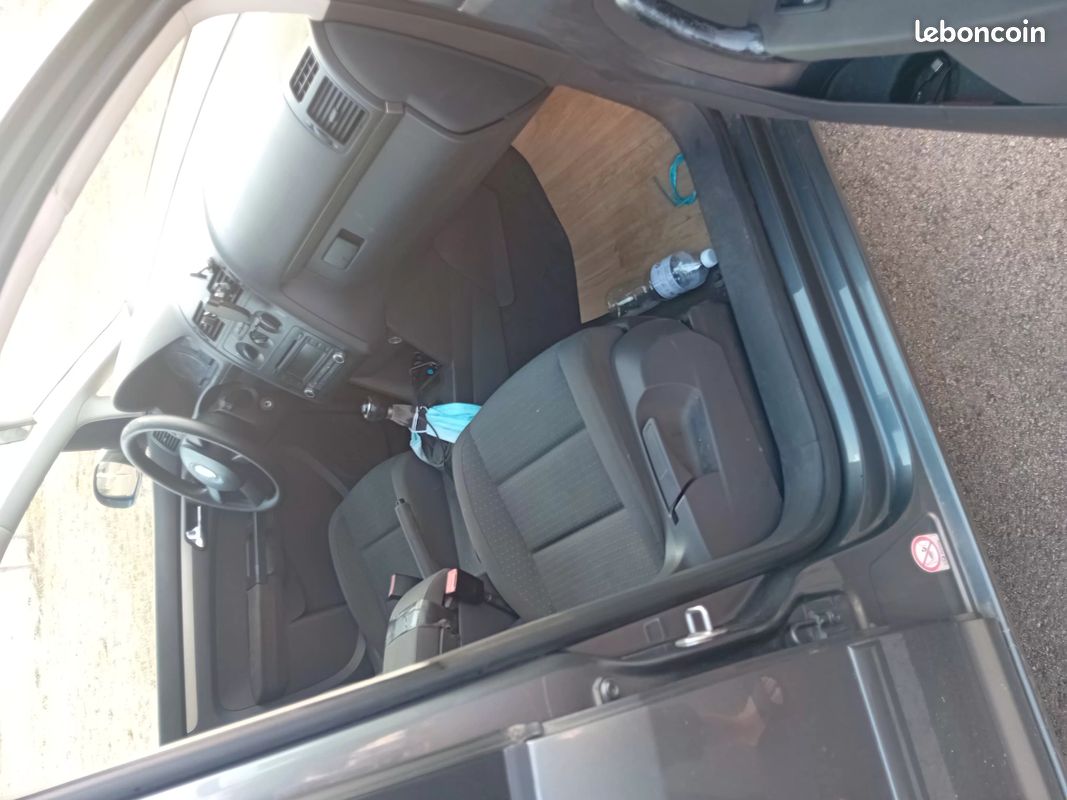 Touran année 2005 1,9tdi la 105chv (image 1)