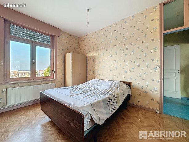https://img.leboncoin.fr/api/v1/lbcpb1/images/1e/7a/1b/1e7a1b8f4a28b341b1fe995f75451281155fa6e4.jpg?rule=ad-image