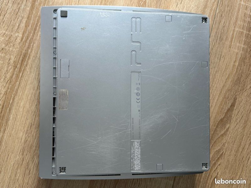 PlayStation 3 Slim Silver – Édition spéciale + 2 manettes officielles (image 10)
