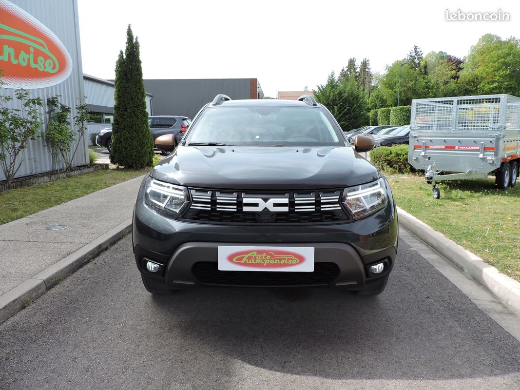 Dacia Duster 1.5 BlueDCI 115cv EXTREME 4X4 / ATTELAGE / CAMERA 360 / PAS DE MALUS (image 4)