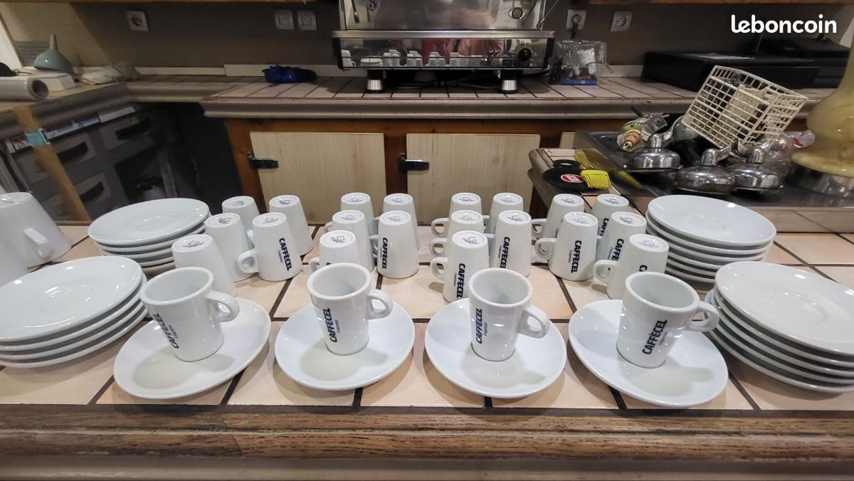 Service de 24 tasses à expresso + sous-tasses – Made in Portugal – Très bon état (image 1)