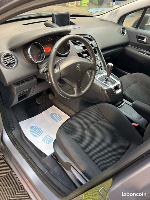 Peugeot 5008 Phase II 1.6 HDI 115ch BVA (image 2)