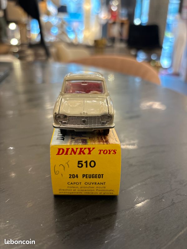 DINKY TOYS ANCIEN VOITURE PEUGEOT 204 référence 510 EN BOITE