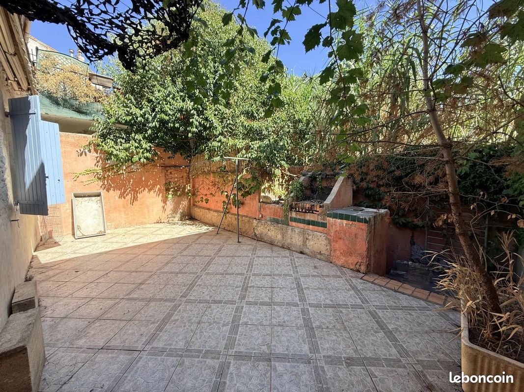 Immeuble 7 pièces 220 m² · à Nîmes · 220 m² · 262 000 €
