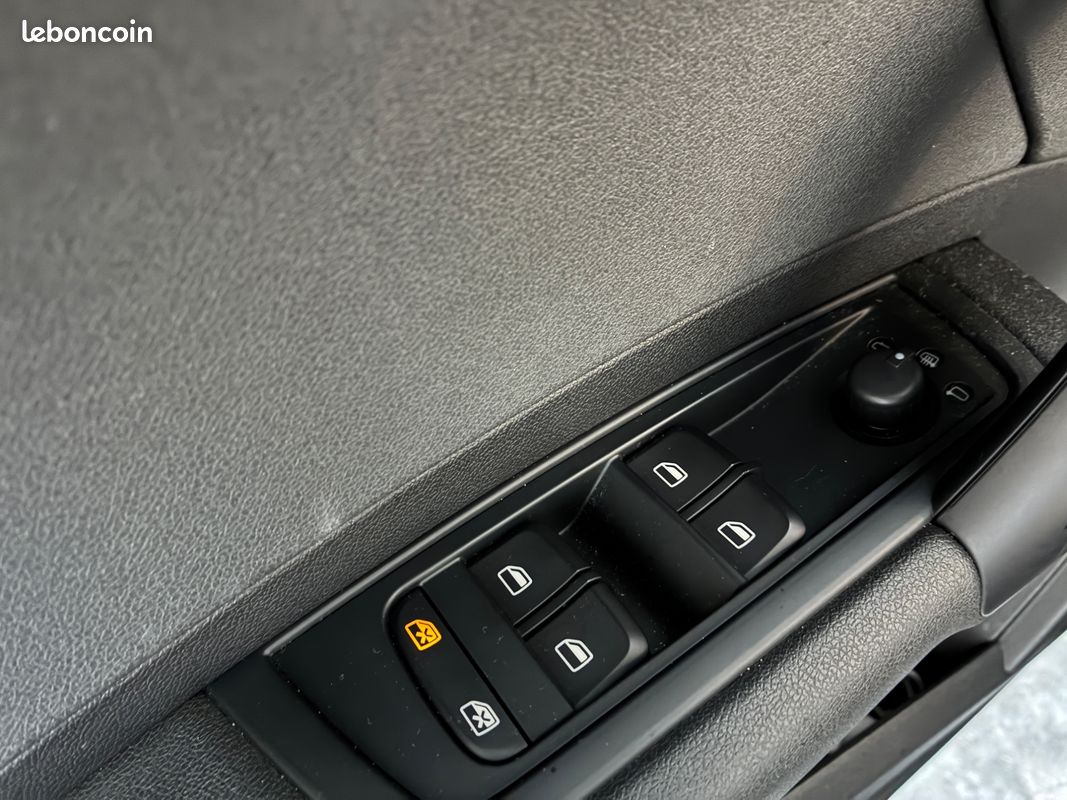 AUDI A1 SPORTBACK 1.2 TFSI 86CH AMBIENTe (image 23)