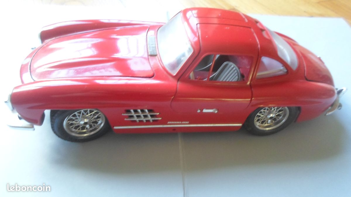 Burago 1/18 Mercedes 300SL Cabriolet Rouge - Miniature Occasion Sans Boîte
