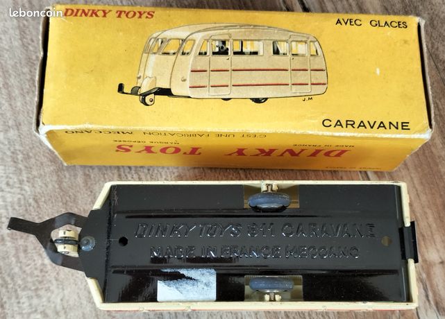 Dinky Toys France 811 Caravane avec glaces, toit strié Dinky Toys France 811 Caravane avec glaces, toit strié