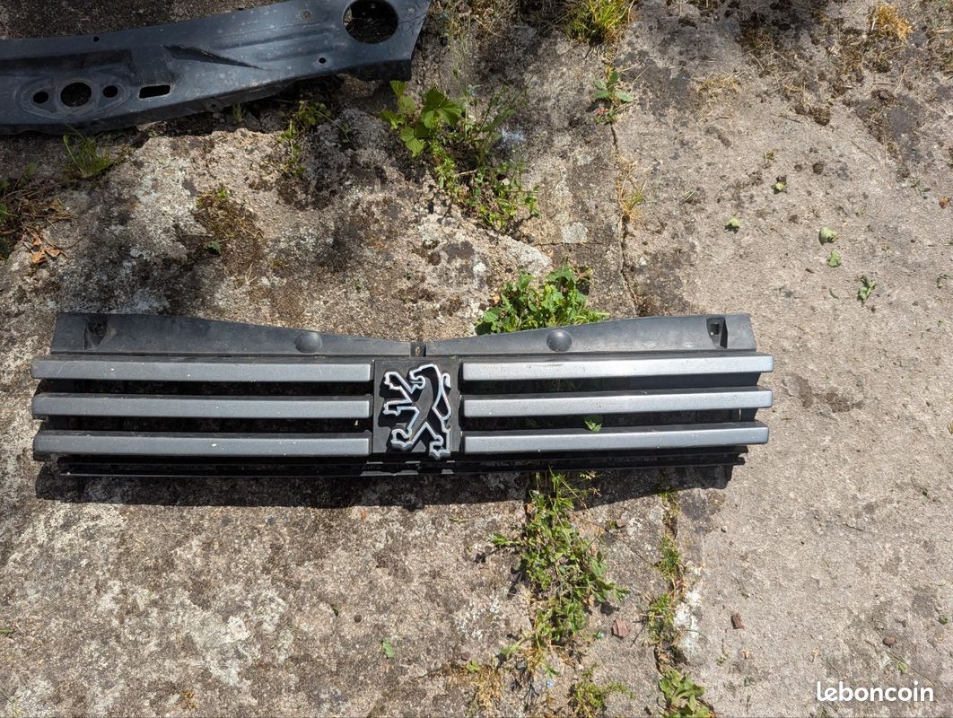 Calandre Peugeot 205 (image 1)