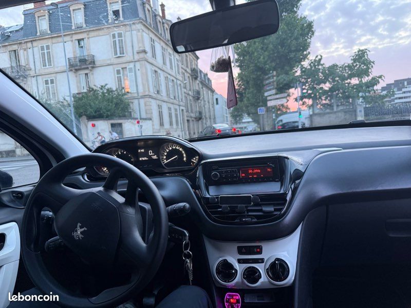 Peugeot 208 like (image 2)