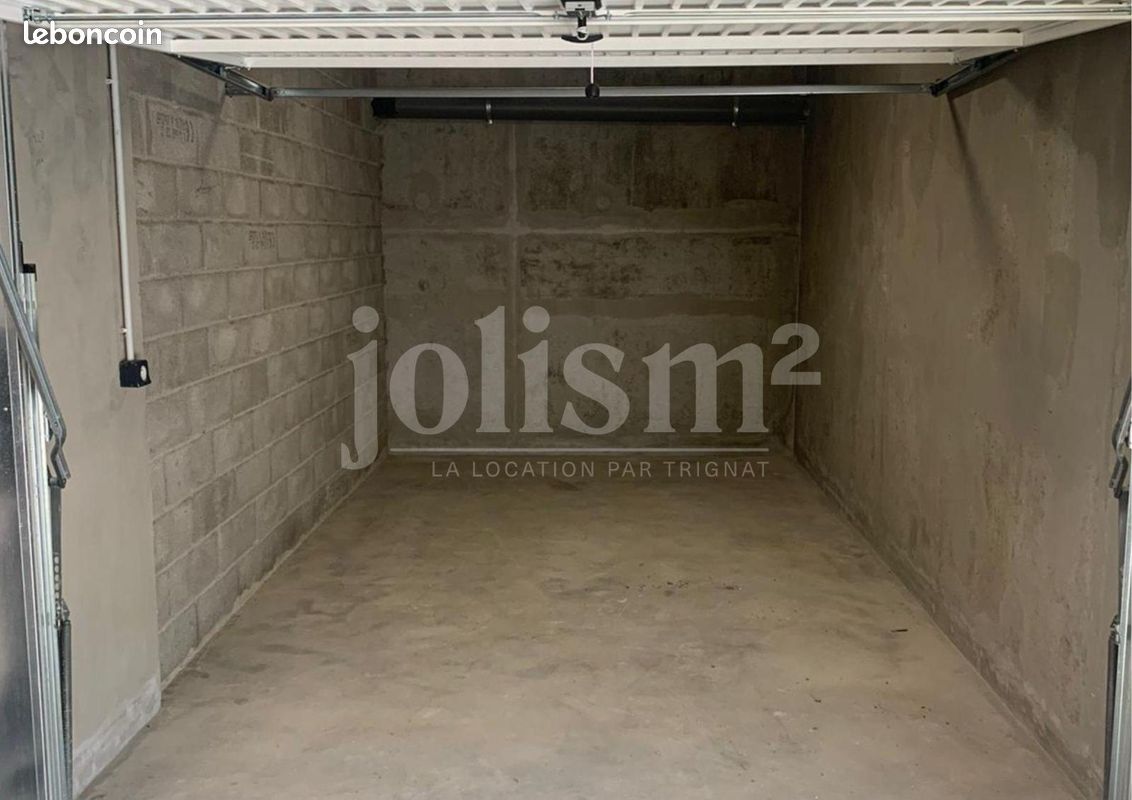 Parking 14 m² · à Grenoble · 14 m² · 80 €/mois